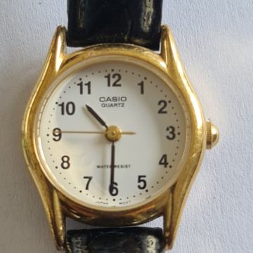 ženska ročna ura Casio