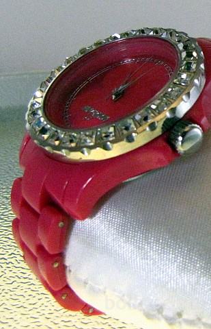 Ženska ročna ura MORGAN- potrebna menjava baterije