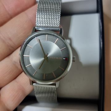 Ženska ura tommy hilfiger