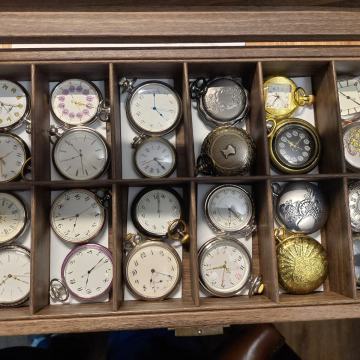 Nove žepne ure na baterijo