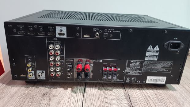 Pioneer VSX-322-K (UGODNO!!!!)