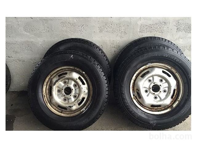 16-col, rabljene zimske pnevmatike, Kormoran 215/75