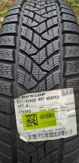 Prodam en komad Dunlop 215/65/16 zimska