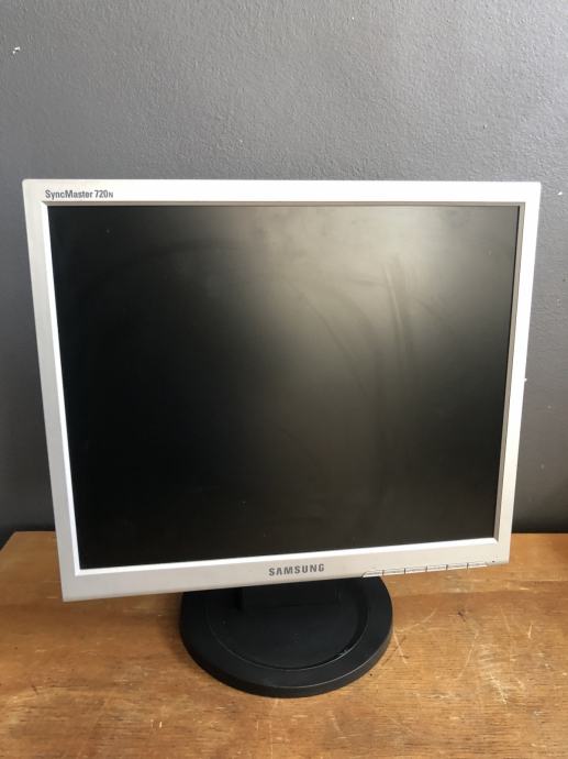 LCD monitor 17 prikazovalnik oz. ekran