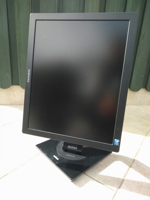 Samsung 970P zaslon monitor