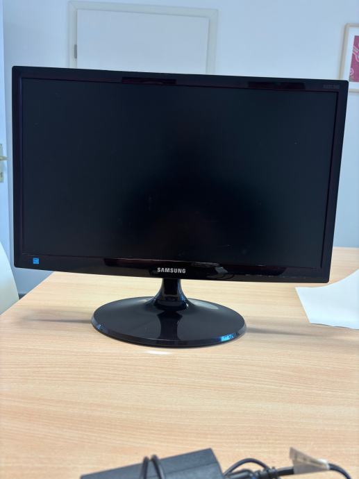 Samsung Monitor 21 Polegadas Samsung Monitor - 21˝ Rabljen