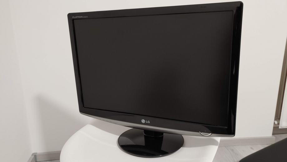 22" LCD monitor LG W2252TQ  1680X1050 ,16:10, DVI, VGA