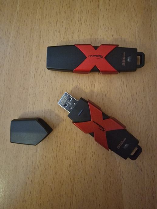 USB KLJUČ KINGSTON HYPERX SAVAGE 512GB MALO RABLJEN