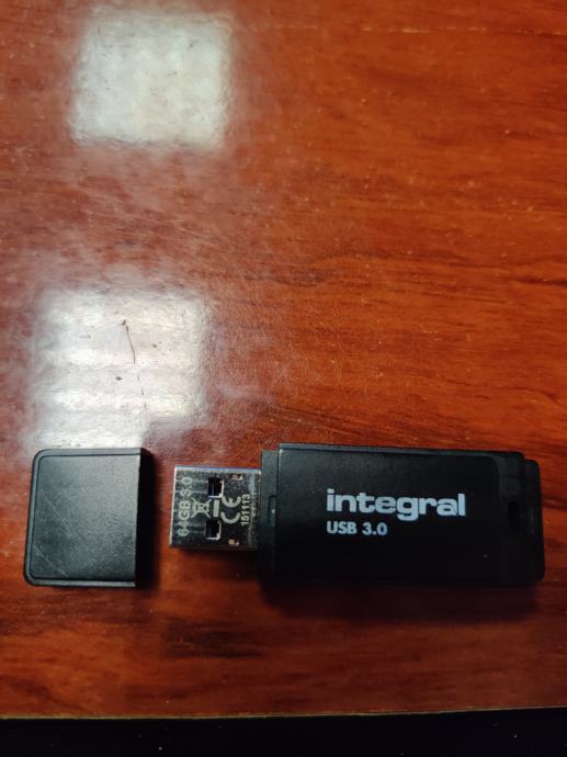 USB Ključek 64GB 3.0.