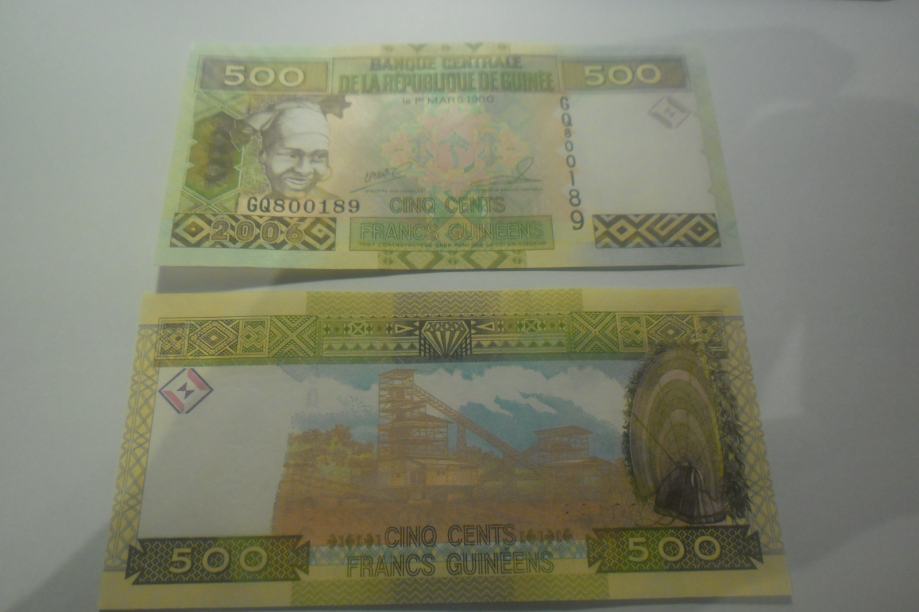 Bankovec GVINEJA 500 cent 2006 UNC