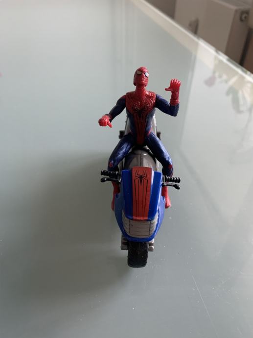 spiderman na motorju