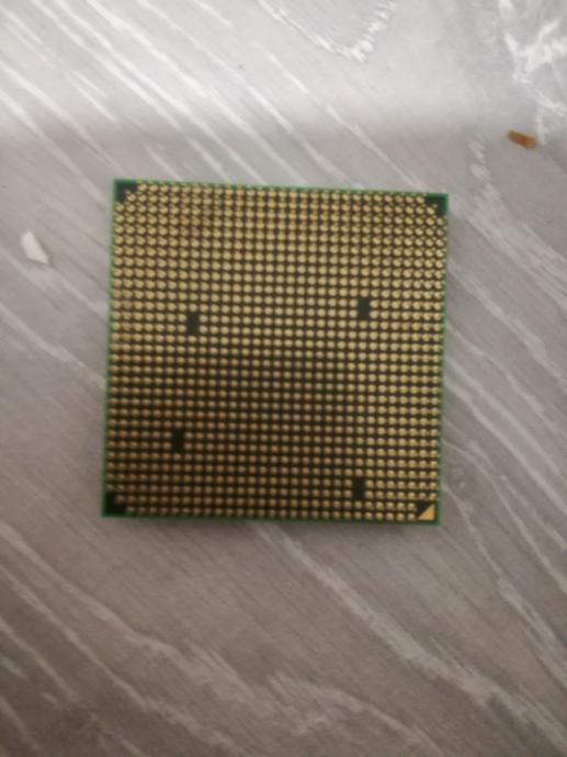 AMD Athlon 64x s hladilnikom in ventilatorjem