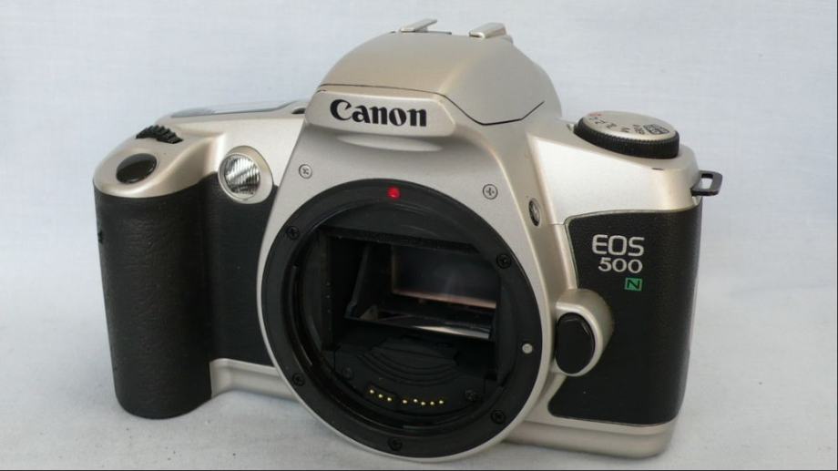 Fotoaparat Canon EOS 500 N film (36 x 24mm)