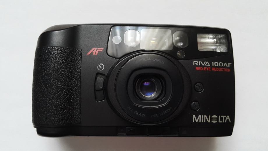Minolta analogni fotoaparat Riva 100AF (manjka pokrovček za baterije)