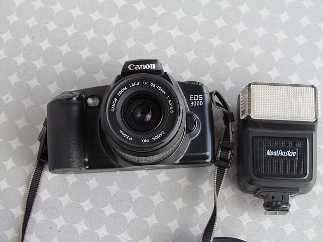 Prodam Canon EOS 3000