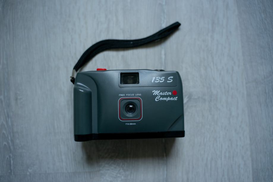 analogni fotoaparat na film
