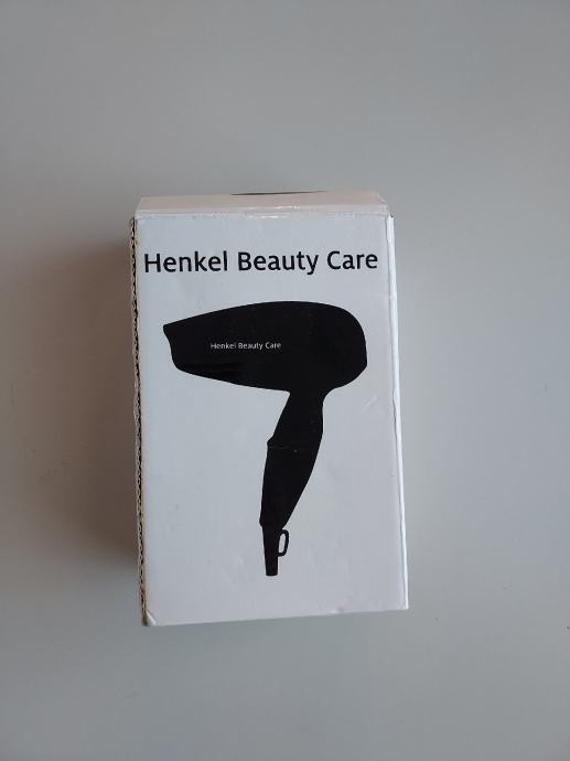 Nov mini prenosni sušilec za lase Henkel