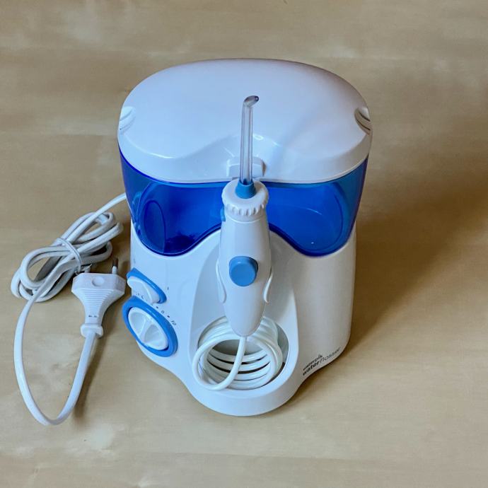 WaterPik WP100 vrhunska zobna prha, malo rabljena, vsi nastavki