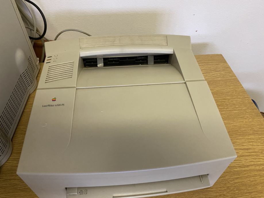 Vintage Apple Macintosh Quadra 800 in Apple Powermac G3 blue&white
