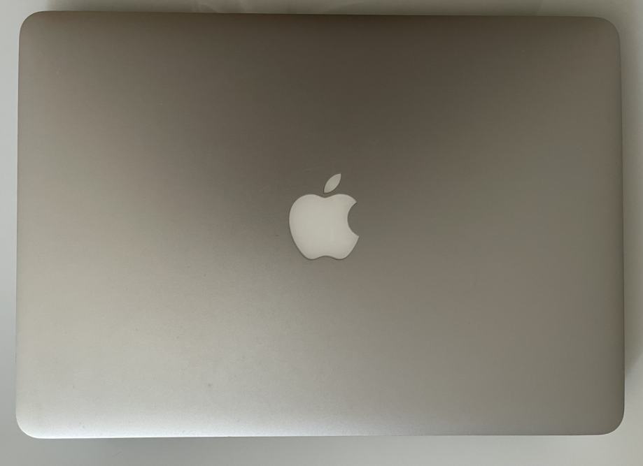 Apple MacBook Air 1.4 GHz, 4GB RAM, 256 GB SSD