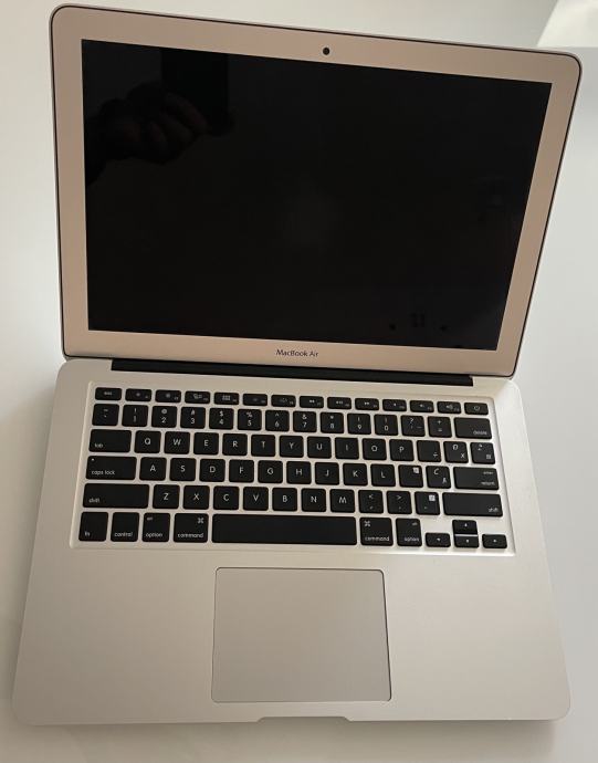 Apple MacBook Air 1.4 GHz, 4GB RAM, 256 GB SSD