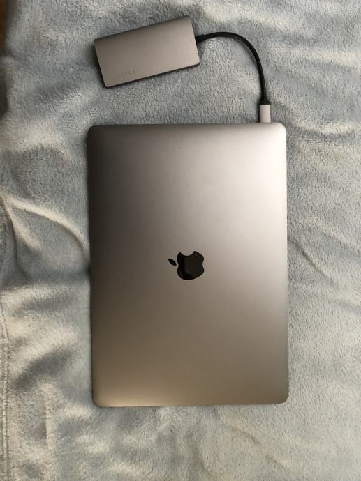 Apple Macbook Air M1 + Satechi 4K Multiport adapter