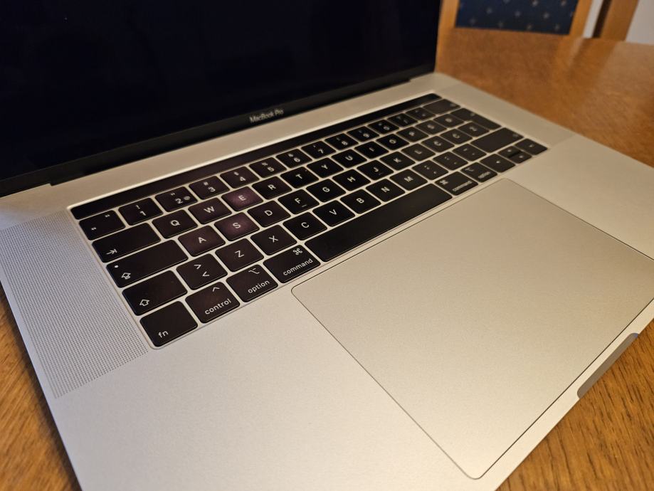 MacBook Air 15 Touch Bar (2018) - Core i7 2.2GHz 256 Go SSD - RAM 16 Go - Argent - Parfait état