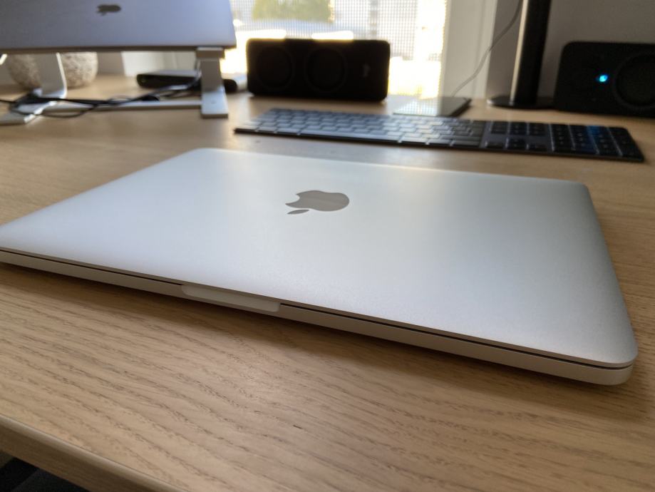 Macbook Pro 13" 2015 Intel i7 Retina odlično ohranjen