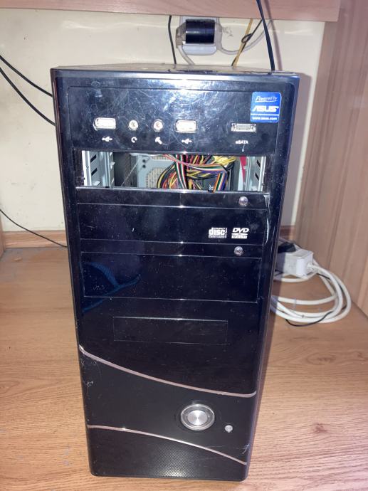 Računalnik namizni, PC Asus (Sestavljen po lastni izbiri)