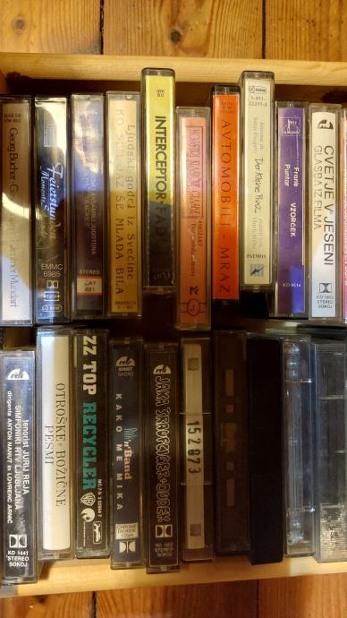 Audio kasete, dve novi in originalne stare