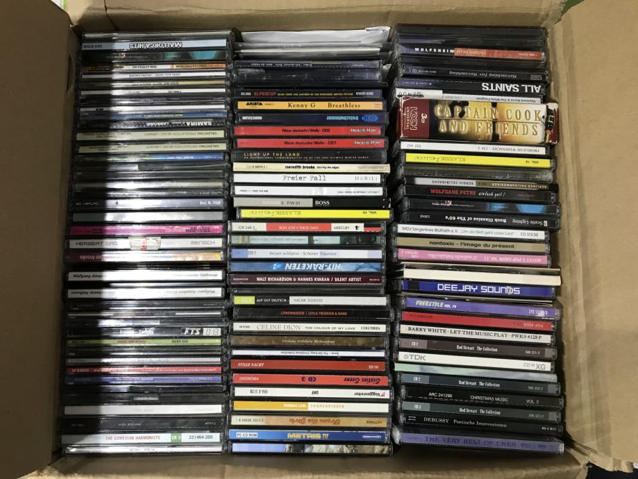 CD paket, več kot 100 kosov