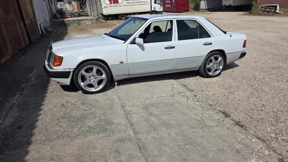 Mercedes-Benz 124