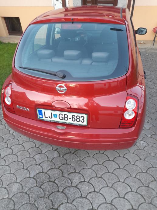 Nissan Micra K12 Geht Während Der Fahrt Aus Nissan Micra K12, 2007 l.