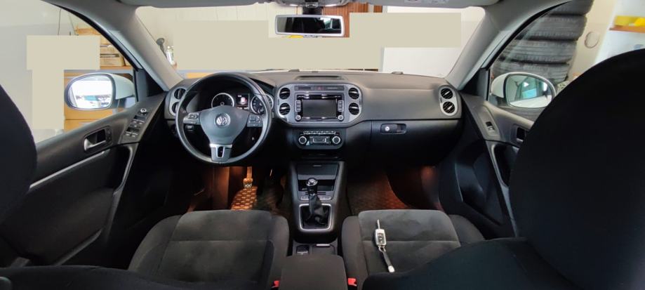 HSHKONG Handgestikte auto stuurhoes, zwart leer antislip, auto decoratie accessoires, voor Volkswagen Tiguan (2007-2011