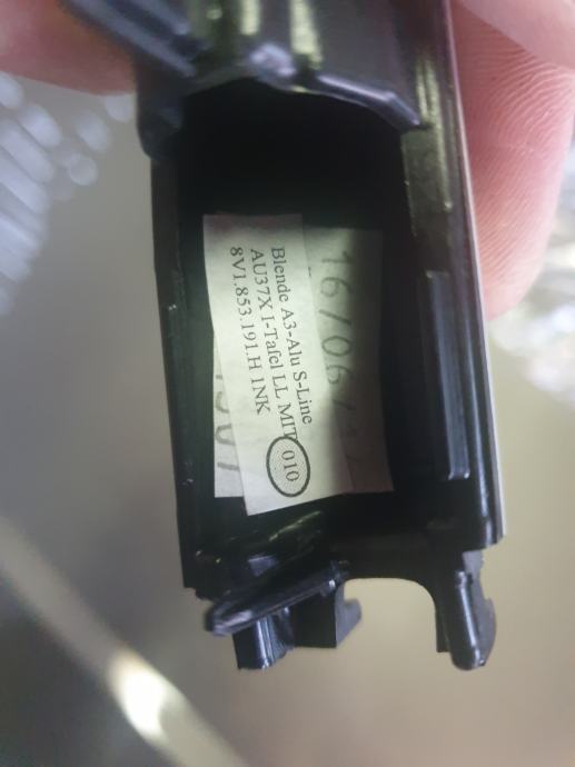 Cadre Support Pour Tasse Pour Audi A3 8V (2012-2019) - Acier Inoxydable - Installation Avec Ruban 3M - Accessoire Décoration Intérieure