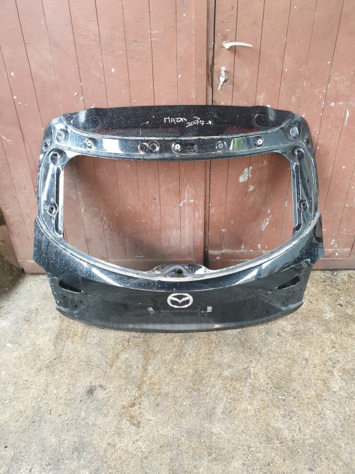 Mazda 3 zadnja havba, prtljažna vrata