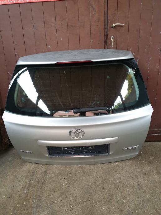 Toyota Avensis zadnja havba, prtljažna vrata