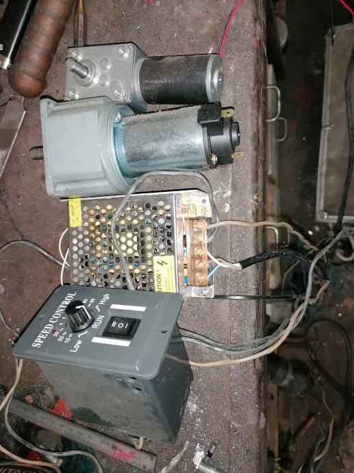 12v dc elektro motorcek z reduktorjem