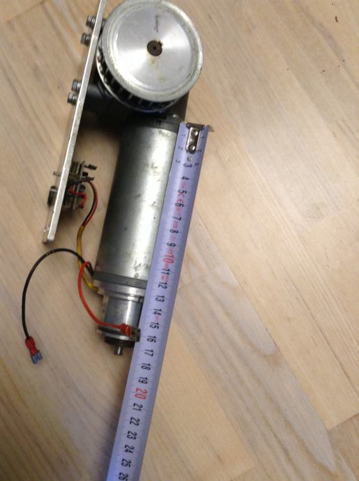 motor z reduktorjem