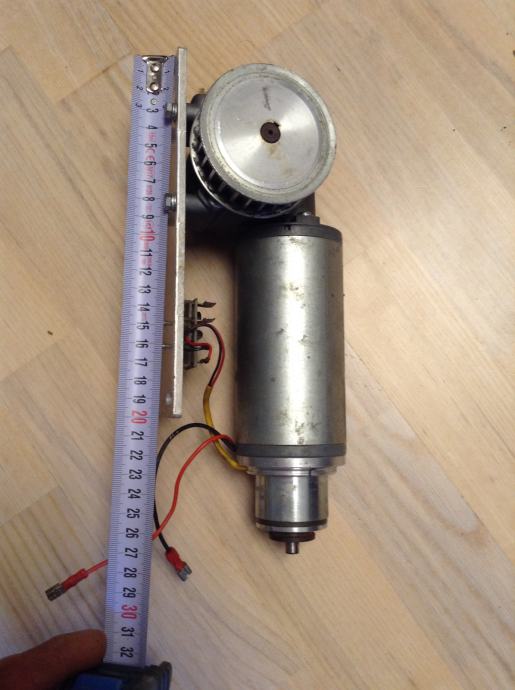 motor z reduktorjem