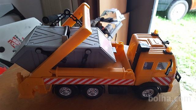 Igrača model tovornjaka za prevoz smeti