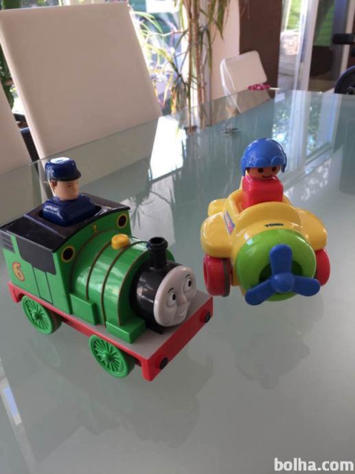 Komplet dveh igračk na potisk Letato Tomy lokomotiva Tomažek