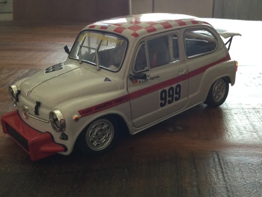Maquette Fiat Abarth 1000 TC Revell 1:18 - Gris - Réf 08836 - Collectionneur
