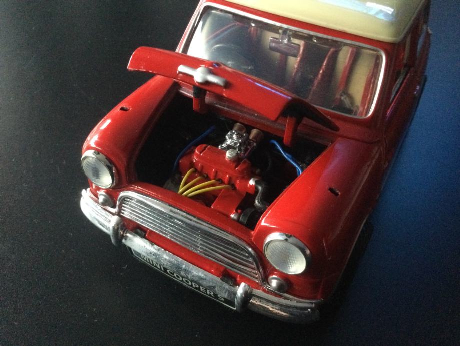 Mini Cooper 2004 1:18 – MotorMax – Rouge Et Blanc – Modèle Neuf En Métal