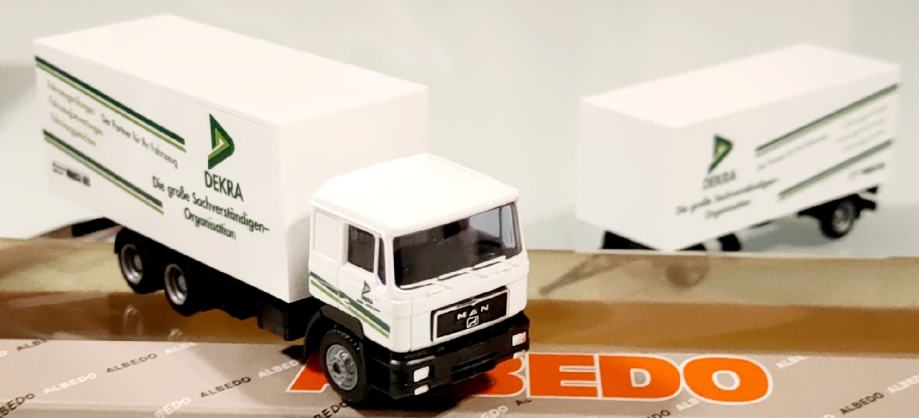 Deux Camions Miniatures Herpa DAF95 Neufs à L'échelle 1:87 - Parfaits Pour Les Collectionneurs Ou Les Décors De Train