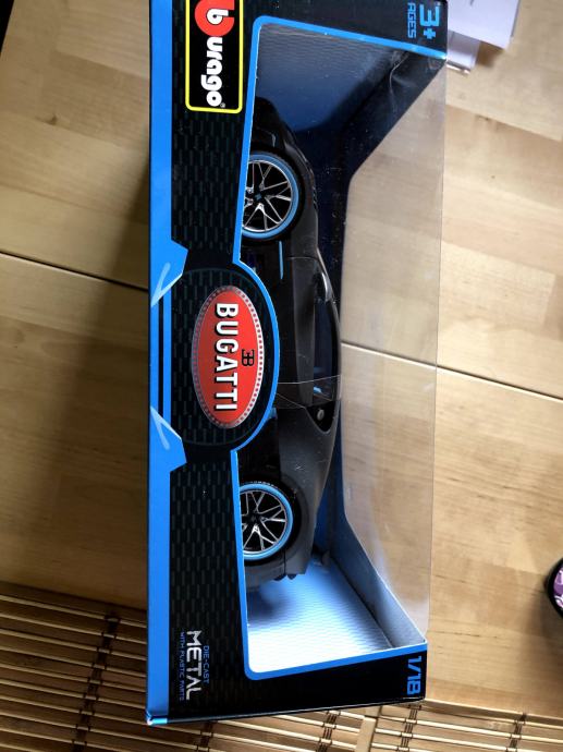 Bugatti Divo year 2018 mat grey/light blue 1:18