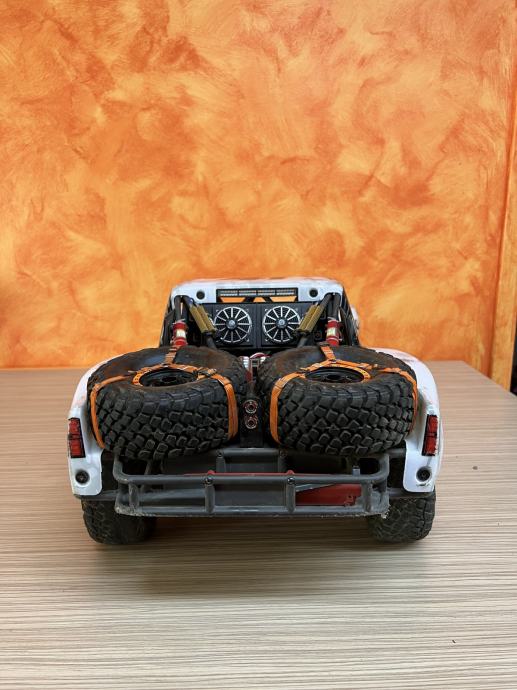 TRAXXAS unlimited desert racer