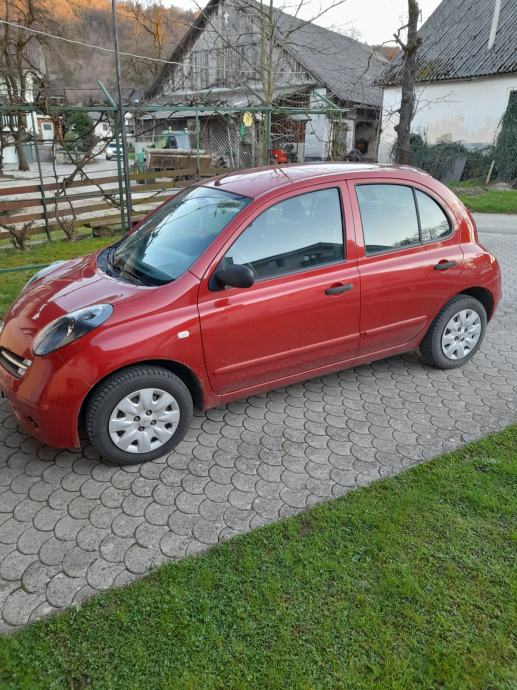 Nissan Micra K12 Geht Während Der Fahrt Aus Nissan Micra K12