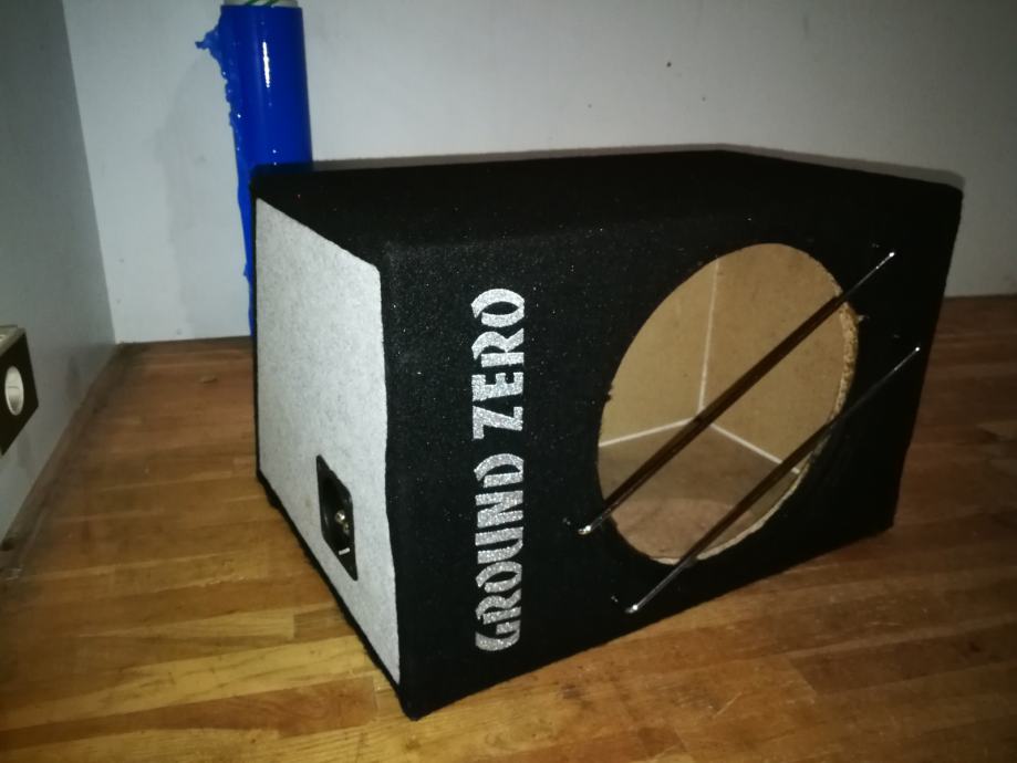Ground Zero ohišje subwoofer z bass reflex 30cm