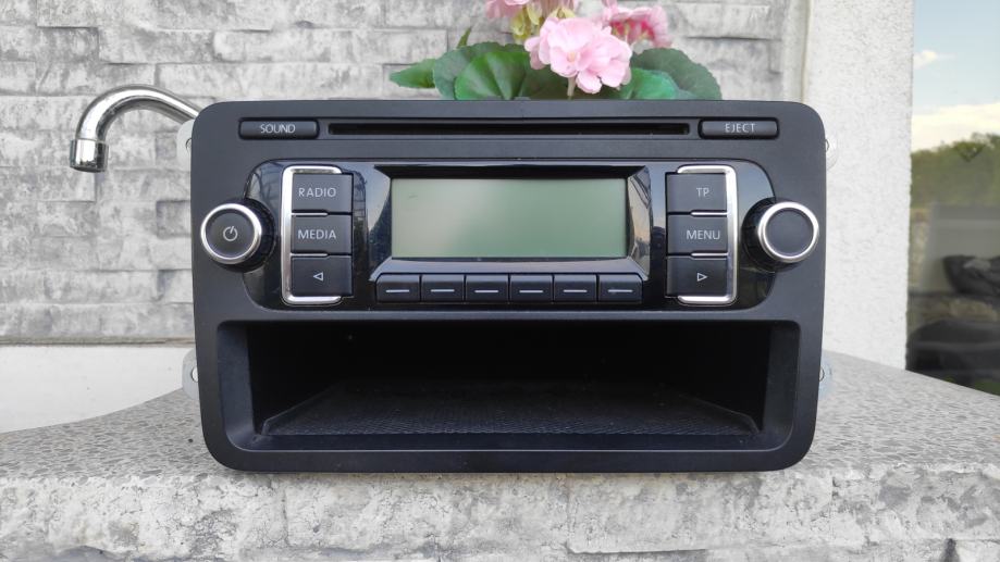 VW Touran radio Original RCD210 MP3 - lepo ohranjen